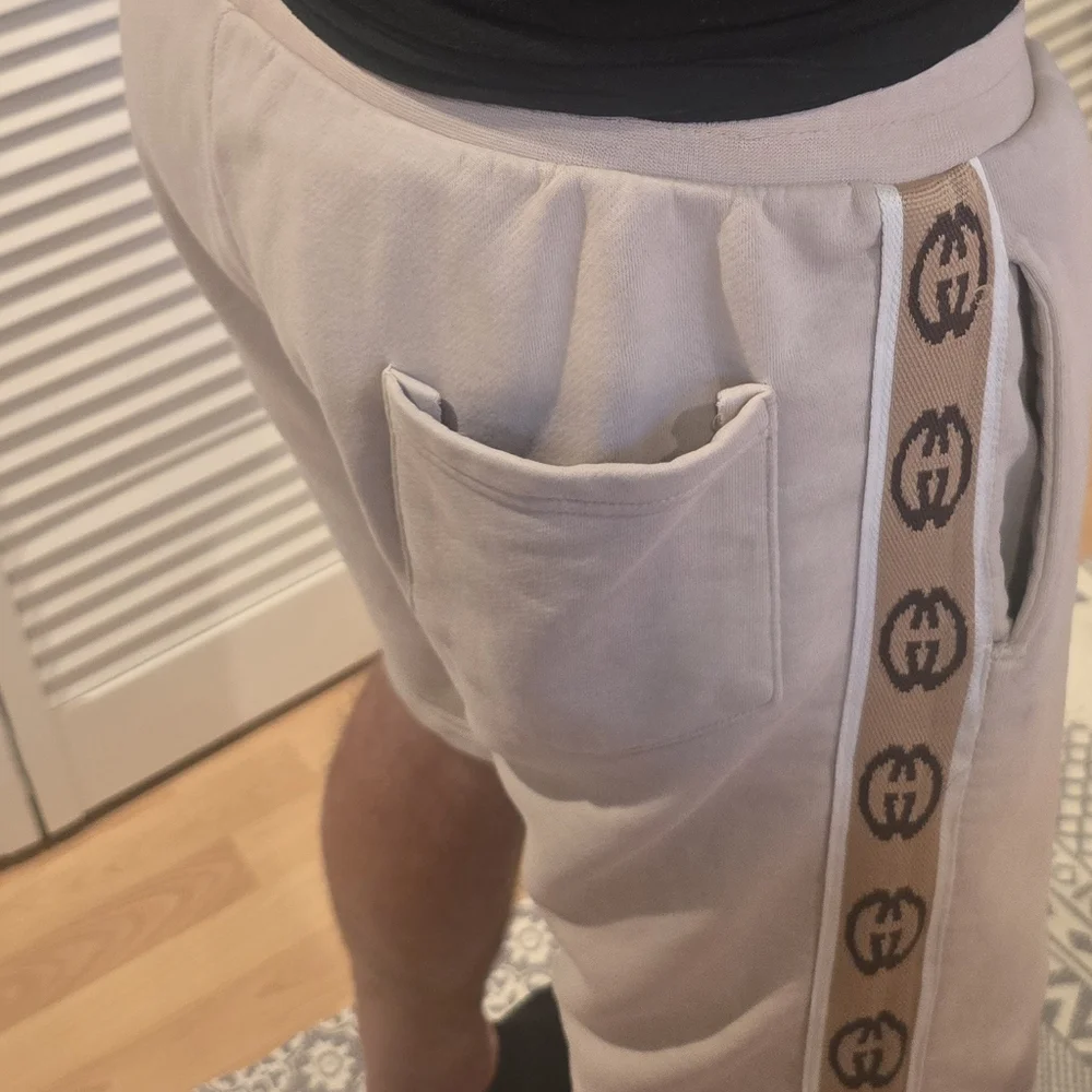 Gucci Side Double Globo Beige Shorts.